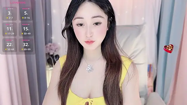 Snapshot of Liiniie-Lovers chatting on 02-15-25, 12:43 Liiniie-Lovers online show from 02-15-25, 12:43