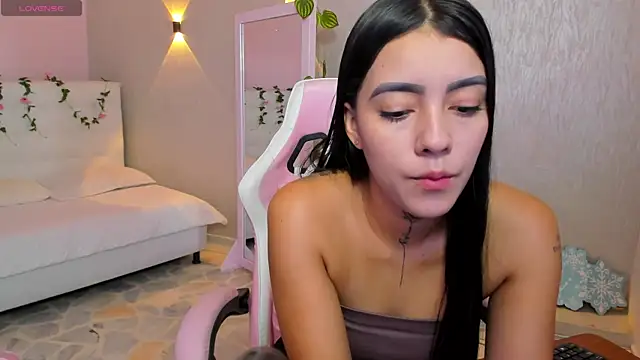 miagomezweb1 online show from 01-15-25, 01:41