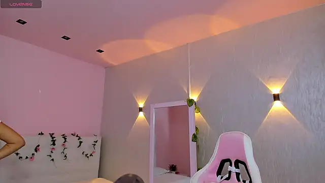 miagomezweb1 online show from 01-18-25, 01:18