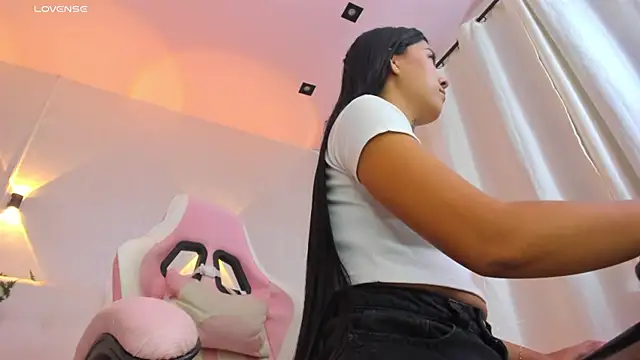 miagomezweb1 online show from 03-01-25, 12:23