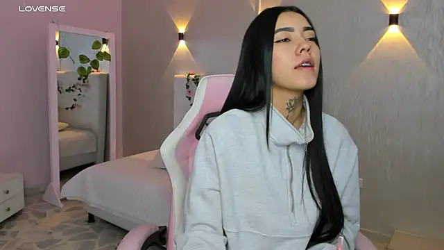 miagomezweb1 online show from 03-08-25, 12:30