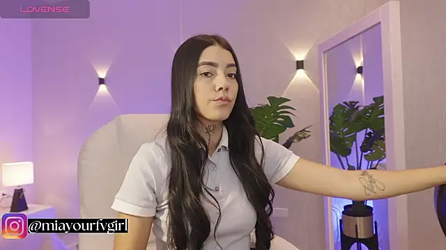 miagomezweb1 online show from 10-18-25, 12:39