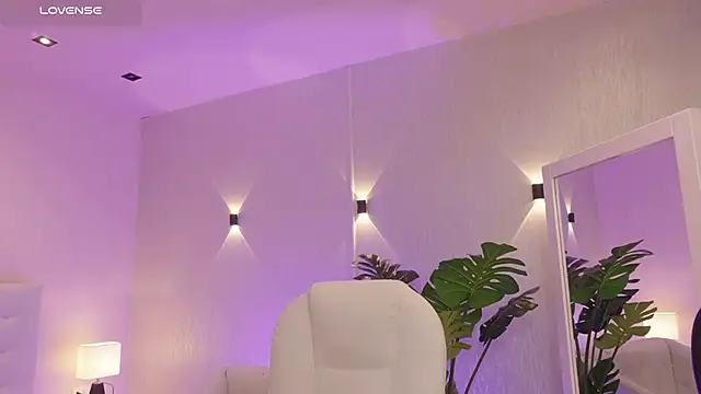 miagomezweb1 online show from 10-24-25, 01:51