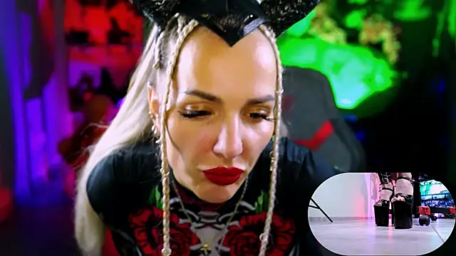 MonicaMaxwel online show from 10-31-25, 11:55