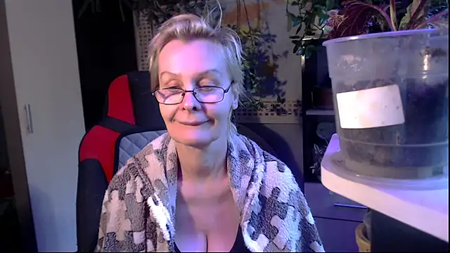 HelgaHimmell online show from 05-19-26, 04:41