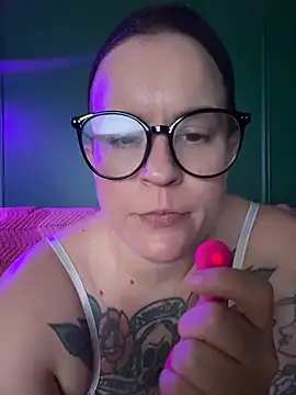 quinnmariexo online show from 06-11-26, 02:33