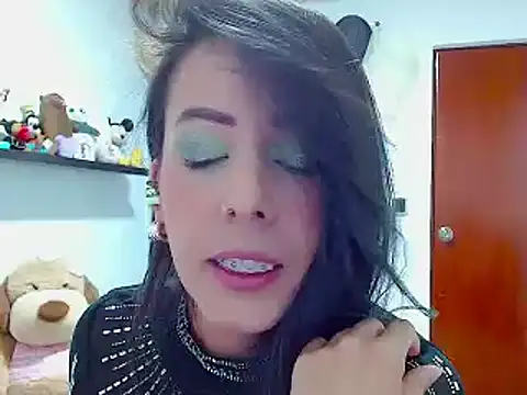 Snapshot of ella_peck chatting on 01-01-25, 01:04 ella peck online show from 01-01-25, 01:04