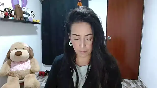 Snapshot of ella_peck chatting on 02-13-25, 01:29 ella peck online show from 02-13-25, 01:29