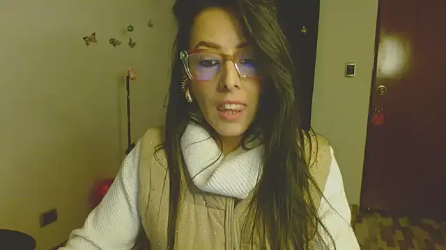 Snapshot of ella_peck chatting on 12-03-25, 02:08 ella peck online show from 12-03-25, 02:08