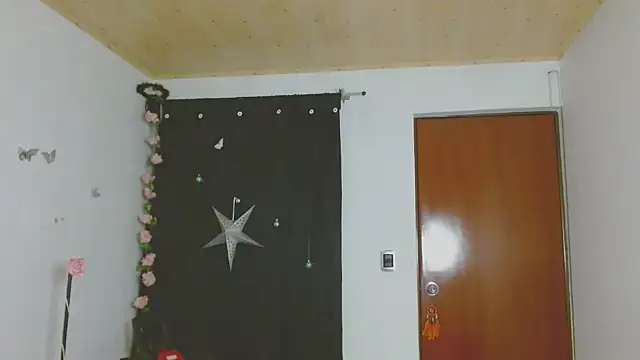 Snapshot of ella_peck chatting on 02-24-26, 04:54 ella peck online show from 02-24-26, 04:54