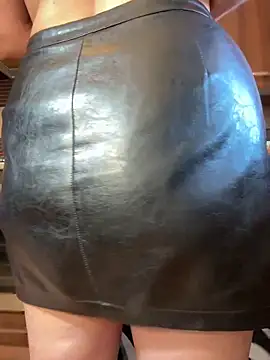 Hotmomcheckk  online show from 02-23-25, 12:27