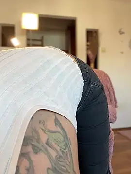 Hotmomcheckk  online show from 02-24-25, 09:43