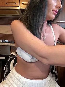 Hotmomcheckk  online show from 03-15-25, 10:13