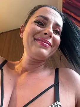 Hotmomcheckk  online show from 10-06-25, 12:02