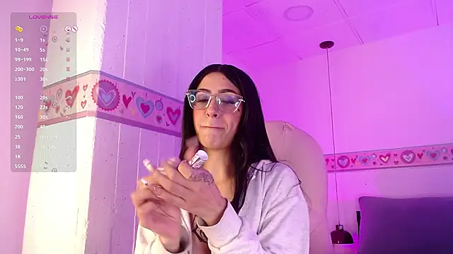 Snapshot of keily_gh1 chatting on 02-14-25, 05:30 keily gh1 online show from 02-14-25, 05:30