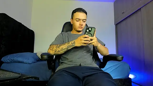 male pussy online show from 09-26-25, 05:17