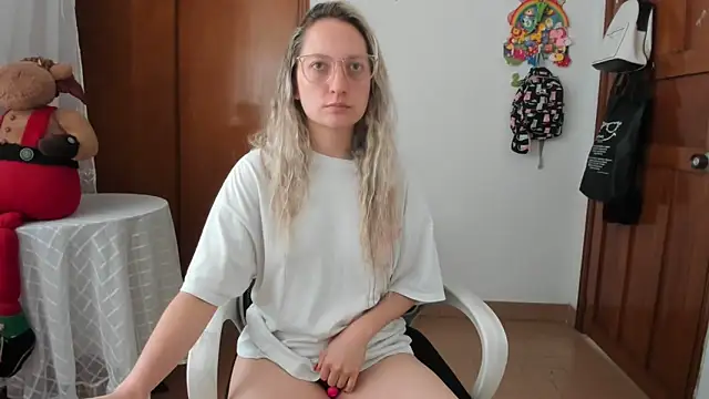 Snapshot of Adele_johnsonn1 chatting on 06-08-26, 02:17 Adele johnsonn1 online show from 06-08-26, 02:17