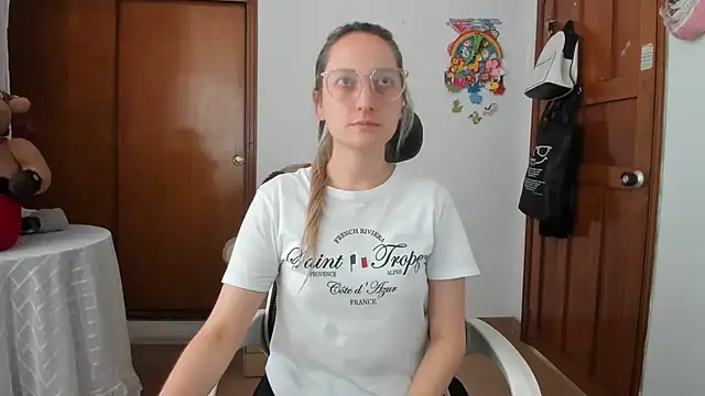 Snapshot of Adele_johnsonn1 chatting on 06-12-26, 02:49 Adele johnsonn1 online show from 06-12-26, 02:49