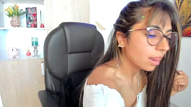 Isabellaa22 1 online show from 02-18-25, 06:58