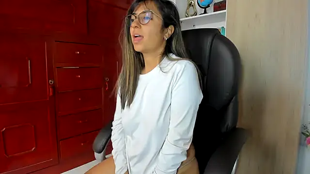 Isabellaa22 1 online show from 06-07-26, 03:27
