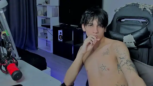 Snapshot of MarkBrowniii chatting on 09-25-25, 06:28 MarkBrowniii online show from 09-25-25, 06:28