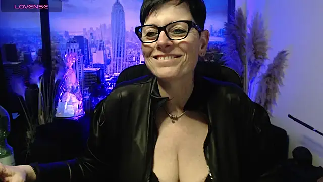 Snapshot of ninarandmann chatting on 05-19-26, 02:01 ninarandmann online show from 05-19-26, 02:01