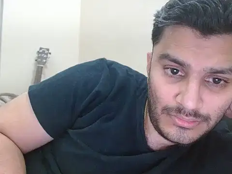 Snapshot of robintoit chatting on 04-25-26, 03:42 robintoit online show from 04-25-26, 03:42