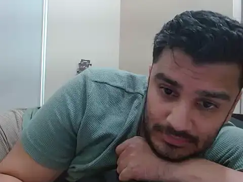 Snapshot of robintoit chatting on 05-01-26, 03:00 robintoit online show from 05-01-26, 03:00