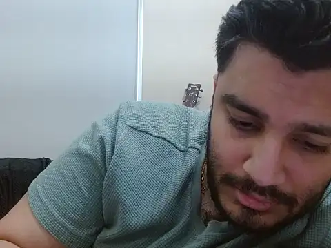 Snapshot of robintoit chatting on 05-11-26, 05:13 robintoit online show from 05-11-26, 05:13