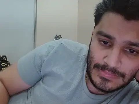 Snapshot of robintoit chatting on 05-11-26, 05:43 robintoit online show from 05-11-26, 05:43
