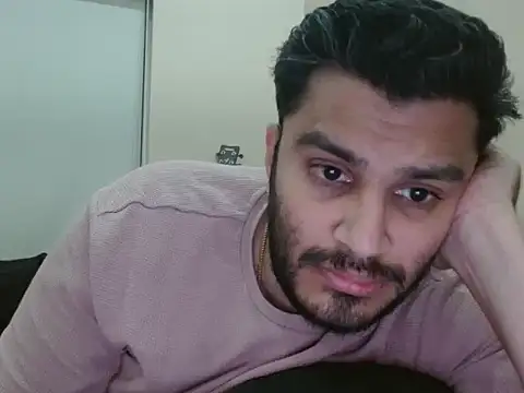 Snapshot of robintoit chatting on 05-14-26, 05:20 robintoit online show from 05-14-26, 05:20