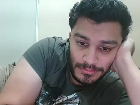 Snapshot of robintoit chatting on 05-20-26, 03:24 robintoit online show from 05-20-26, 03:24