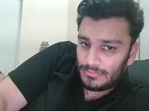 Snapshot of robintoit chatting on 05-21-26, 12:01 robintoit online show from 05-21-26, 12:01