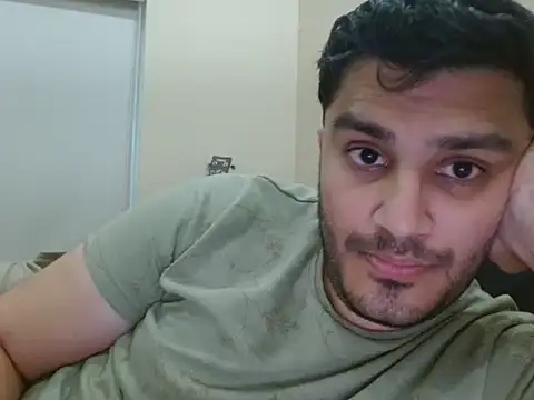 Snapshot of robintoit chatting on 05-27-26, 11:18 robintoit online show from 05-27-26, 11:18