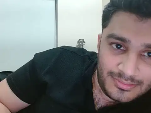Snapshot of robintoit chatting on 05-28-26, 03:31 robintoit online show from 05-28-26, 03:31