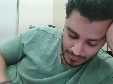Snapshot of robintoit chatting on 06-04-26, 01:28 robintoit online show from 06-04-26, 01:28