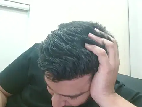 Snapshot of robintoit chatting on 06-29-26, 01:23 robintoit online show from 06-29-26, 01:23