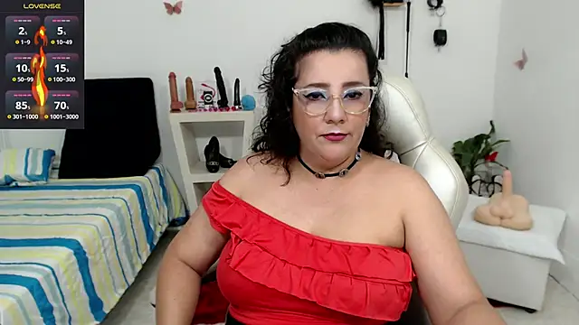 Snapshot of mom_hot__ chatting on 11-09-25, 06:17 mom hot online show from 11-09-25, 06:17