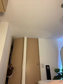  laura 02 online show from 12-16-24, 08:58