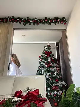  laura 02 online show from 12-18-24, 05:52