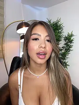  laura 02 online show from 03-05-25, 10:10