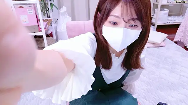 Snapshot of Mii_v_v chatting on 10-25-25, 10:23 Mii v v online show from 10-25-25, 10:23