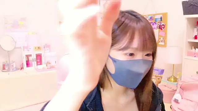 Yui-Ch online show from 12-18-24, 01:45