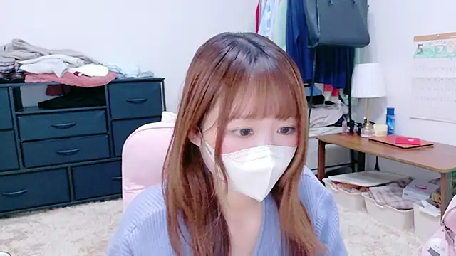 Snapshot of Yui-Ch chatting on 05-10-26, 12:21 Yui-Ch online show from 05-10-26, 12:21