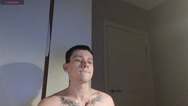 Snapshot of R1mmo__ chatting on 10-26-25, 06:58 R1mmo   online show from 10-26-25, 06:58