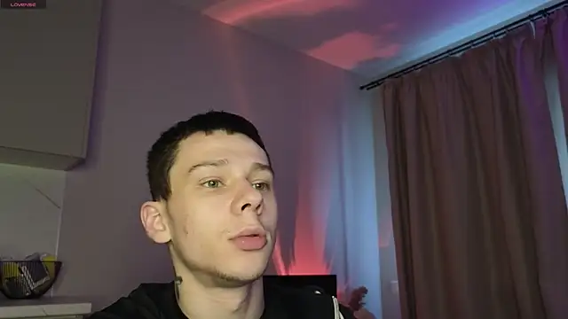 Snapshot of R1mmo__ chatting on 10-27-25, 08:40 R1mmo   online show from 10-27-25, 08:40