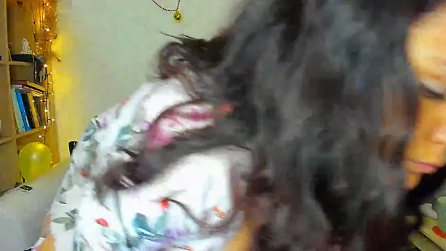 Snapshot of SoftlyShine chatting on 01-16-25, 06:48 SoftlyShine online show from 01-16-25, 06:48