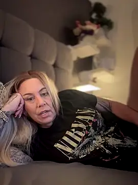 blondebitch2 online show from 11-14-25, 09:41