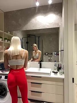 LuisaBecker online show from 12-31-24, 02:25