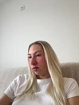 LuisaBecker online show from 01-27-25, 10:27